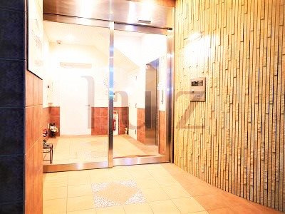 パインウエスト豊岡のエントランス