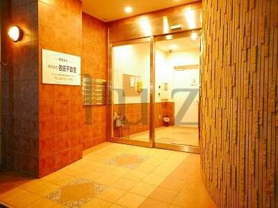 パインウエスト豊岡のエントランス