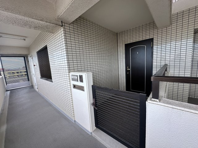 ハイネス鳳のエントランス|玄関プライベートスペース