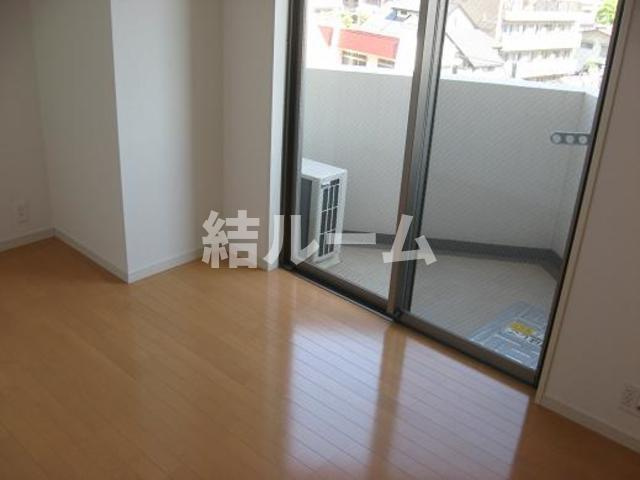 新宿区新宿７丁目の賃貸マンションの居間・リビング