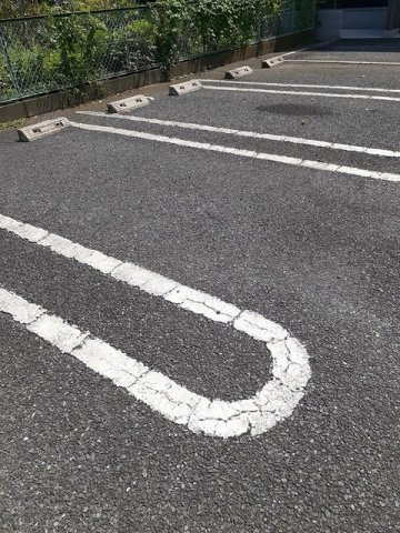 アネックス・フレールの駐車場