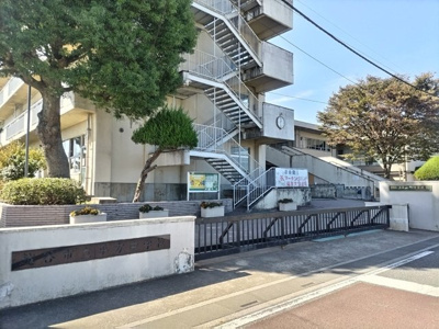 越谷市立平方中学校まで1100ｍ