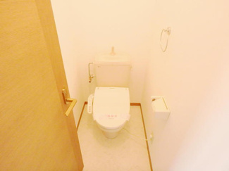 洗浄機能便座付きトイレです♪