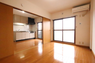 ダイニングと居室を繋げると開放感有り