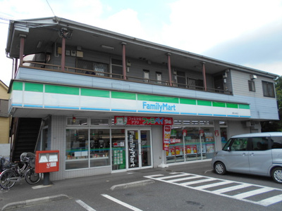ファミリーマート練馬大泉町店まで220ｍ