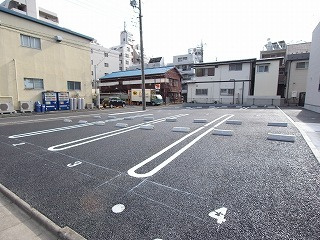 リブリ・コートアムールhokimaの駐車場