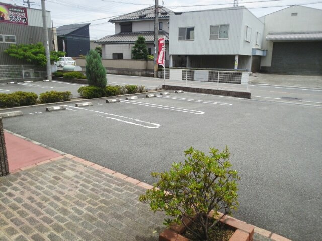 ベル神前Ａの駐車場