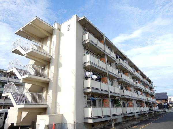 ビレッジハウス西阿知1号棟の外観