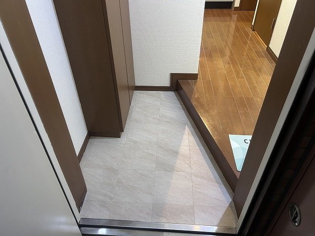 ステージファースト慶應三田の玄関