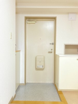 勝山ビルの玄関