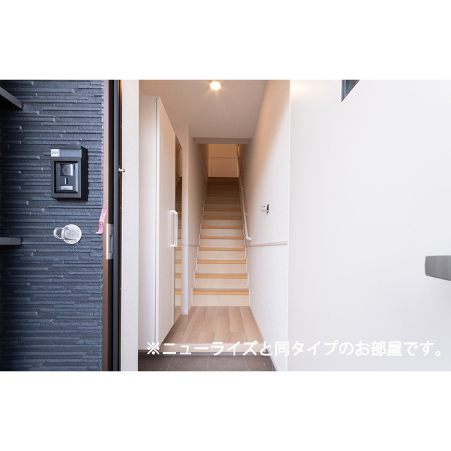 岐阜市西鶉２丁目のアパートの玄関