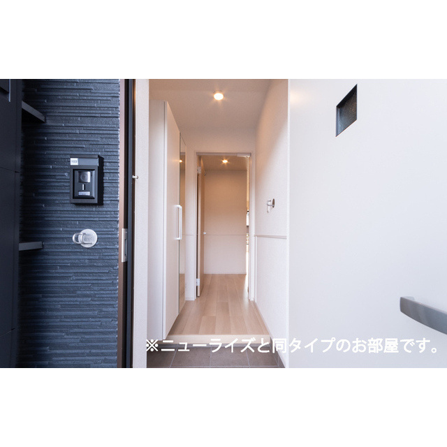 岐阜市西鶉２丁目のアパートの玄関