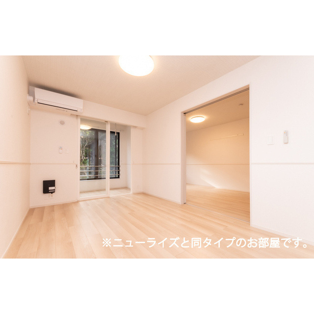 岐阜市西鶉２丁目のアパートの居間・リビング