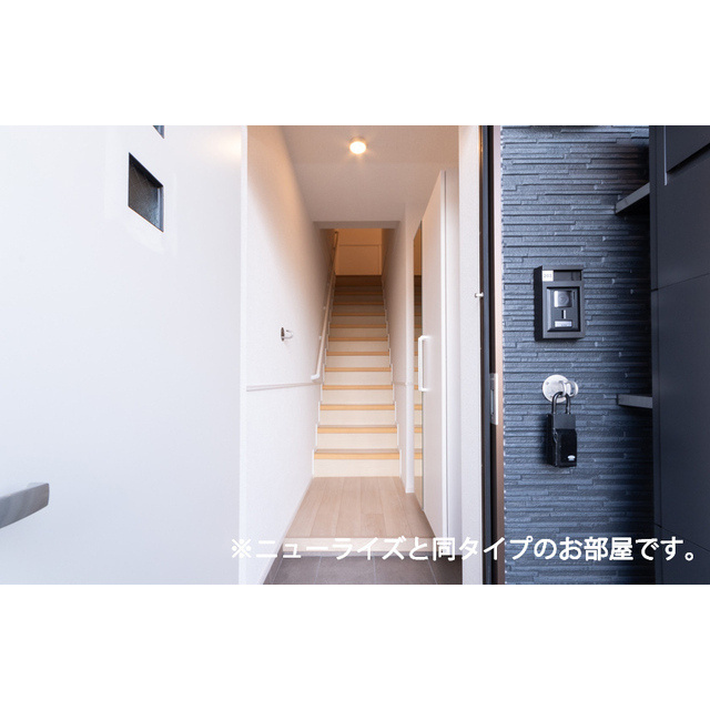 岐阜市西鶉２丁目のアパートの玄関