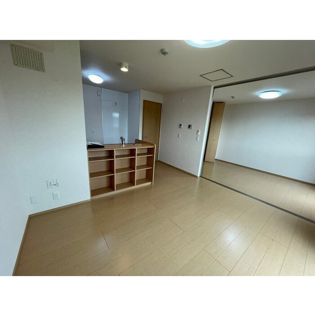 各務原市那加前洞新町３丁目のアパートの居間・リビング