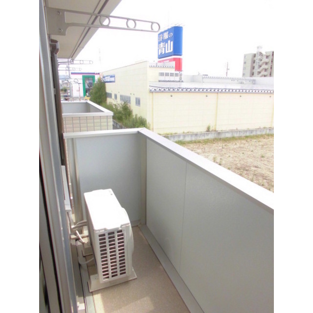 各務原市那加巾下町のアパートのバルコニー