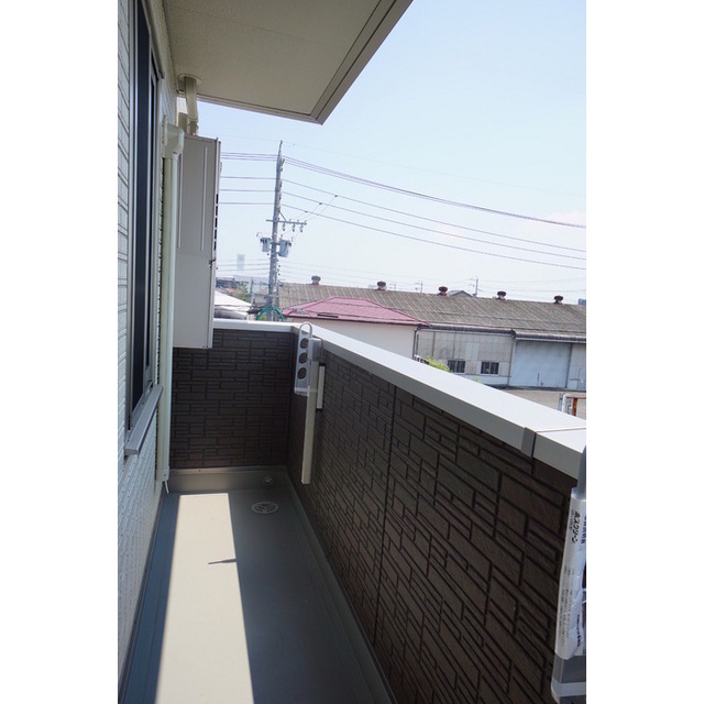羽島郡岐南町野中５丁目のアパートのバルコニー