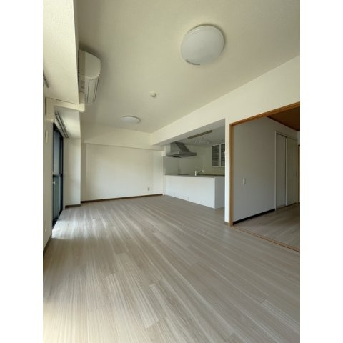 ＳＫＹ．Ｔの居間・リビング|LDK15帖・エアコン、照明器具・南向き
