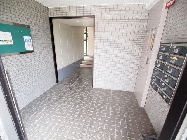 ディアコート王寺のエントランス