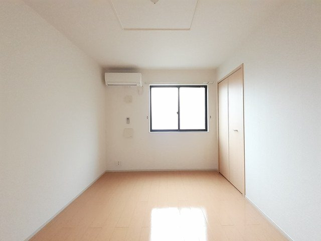 ＫＡＭの内装|明るい室内です