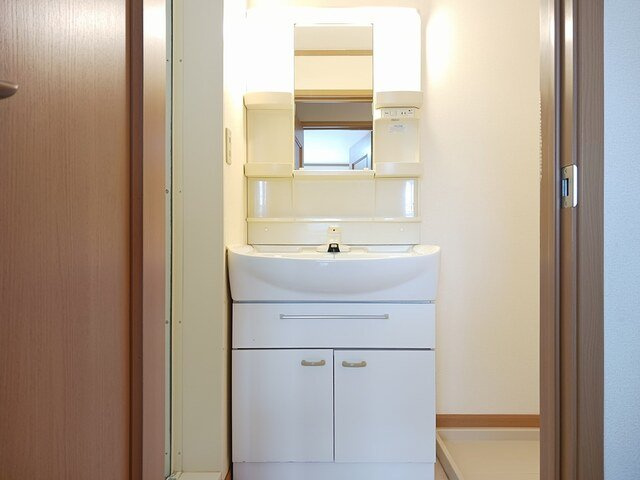 コンフォートみやび台Ⅱの洗面所|忙しい朝には欠かせない洗面所です