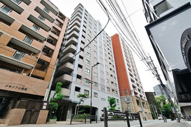 【外観】 | 東峰マンションアーバンスクエア博多駅 | 博多駅まで徒歩9分の好立地。通勤通学はもちろん、ショッピングや外食も思いのまま