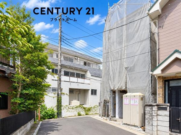 横浜市港南区笹下５丁目の新築一戸建の前面道路含む現地写真|車通りが少ない為、小さなお子様にも安心です。
是非一度、現地へ起こしください。