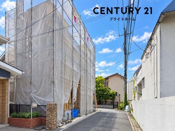 横浜市港南区笹下５丁目の新築一戸建の前面道路含む現地写真|周辺は落ち着いた街並みになります。
子育てにはぴったりの住環境♪