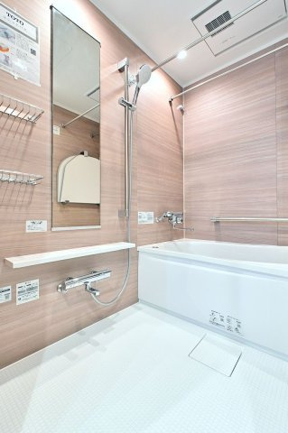 【浴室】 | 日商岩井リバーサイドマンションA棟 | 浴室をカラリと保てる浴室乾燥機はカビ対策にもなり、雨の日のお洗濯も大助かり