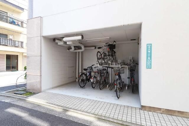 萬ビルの駐車場