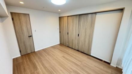 サンロイヤル新田辺アカデミア２号館　中古 マンションの洋室