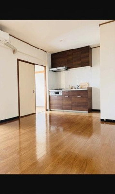 【居間・リビング】 | メゾン新郷 | リフォーム前のお部屋です