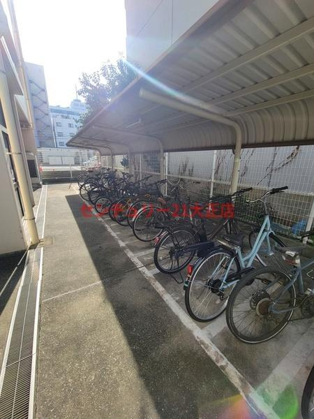メゾンドラフィネの駐車場