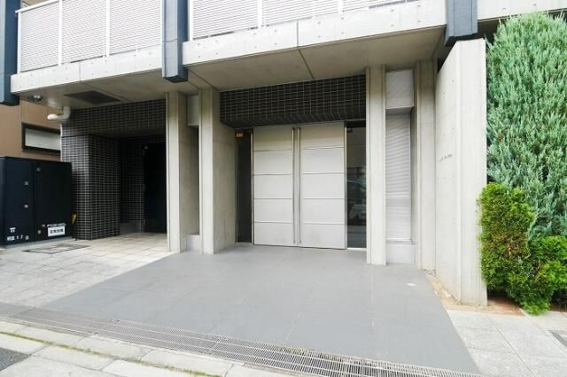 ブランノアール北赤羽のエントランス
