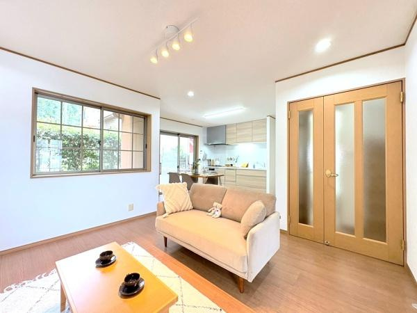 横浜市瀬谷区二ツ橋町の中古一戸建の居間・リビング