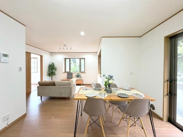 横浜市瀬谷区二ツ橋町の中古一戸建の居間・リビング