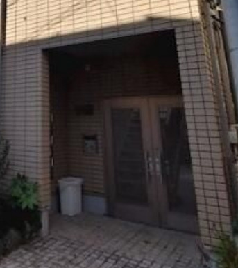 ゼルコバ・グローブのエントランス