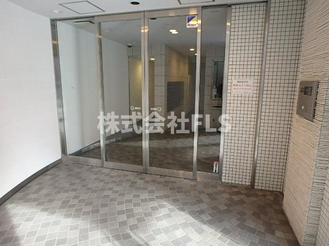 北区赤羽２丁目の賃貸マンションのエントランス