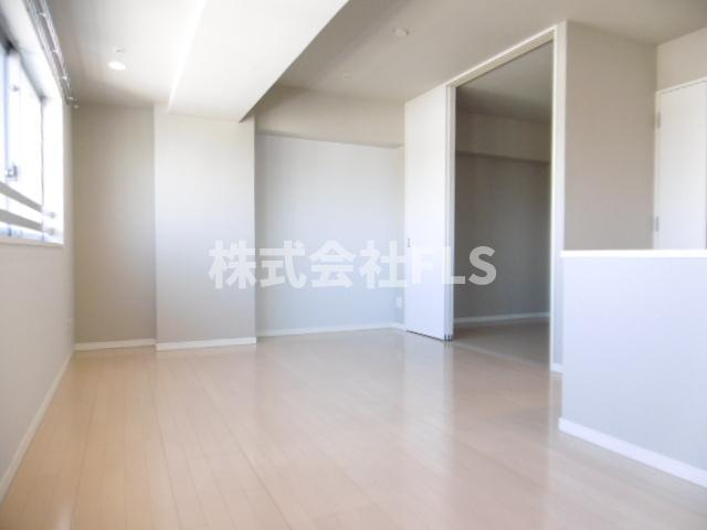北区赤羽２丁目の賃貸マンションの居間・リビング