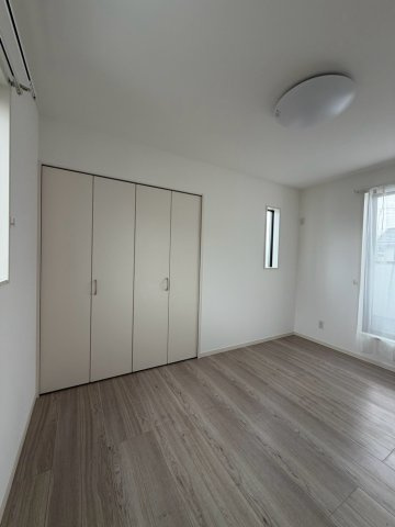 太田市龍舞町中古戸建の洋室|コンパクトで使いやすい洋室です