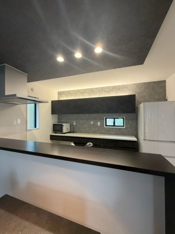 太田市龍舞町中古戸建のキッチン|対面キッチンで使いやすいです