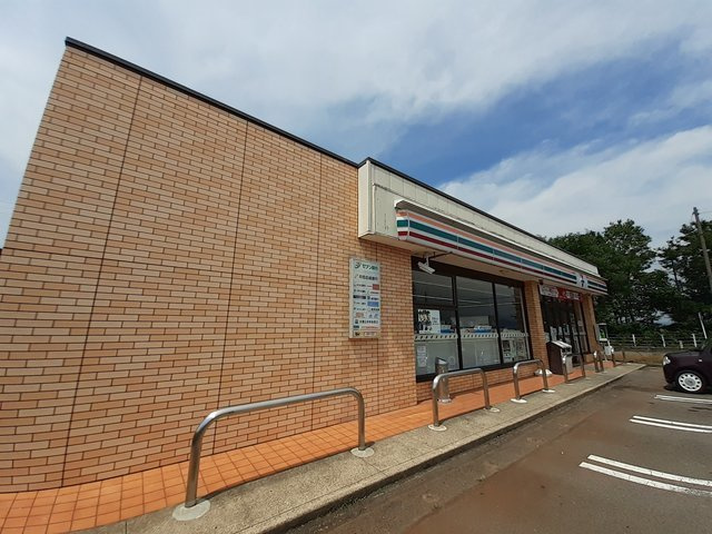 メルティー・アイⅣ　Ｂの周辺|セブンイレブン上越子安店まで190m