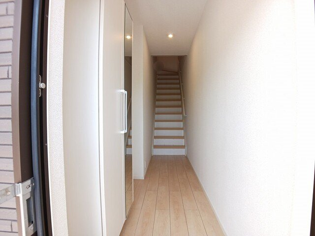 富山市藤木のアパートの玄関