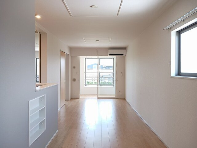 富山市藤木のアパートの居間・リビング
