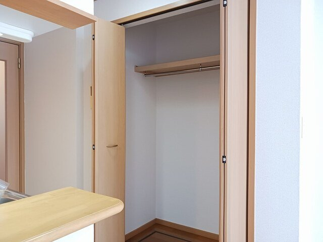 富山市婦中町下轡田のアパートの収納