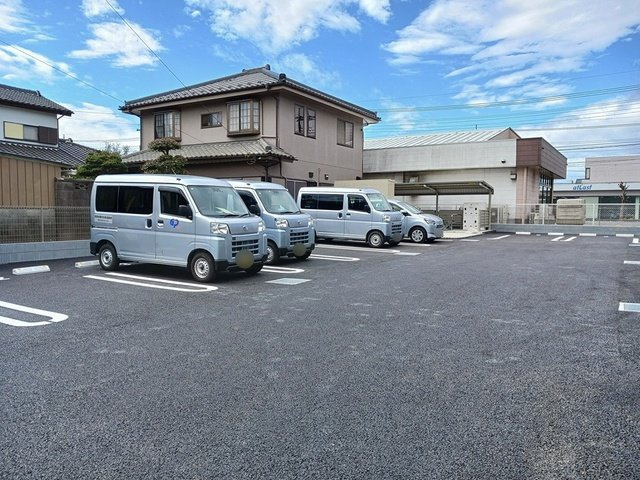 ジャルディーノ　アルソーレの駐車場