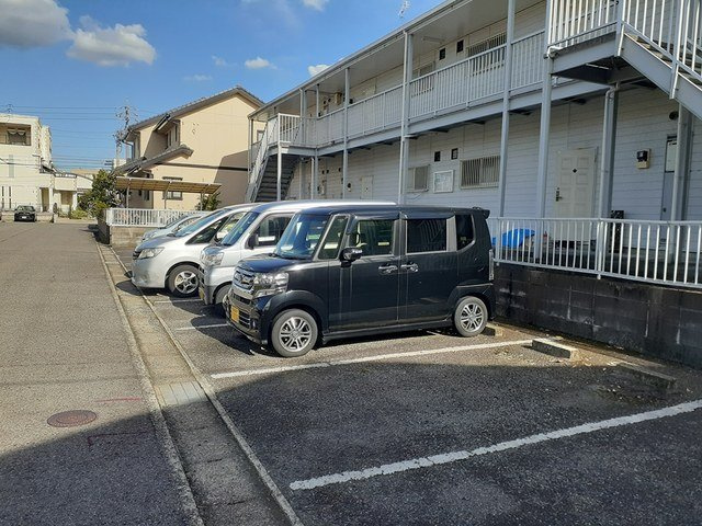 コーポにしふかの駐車場