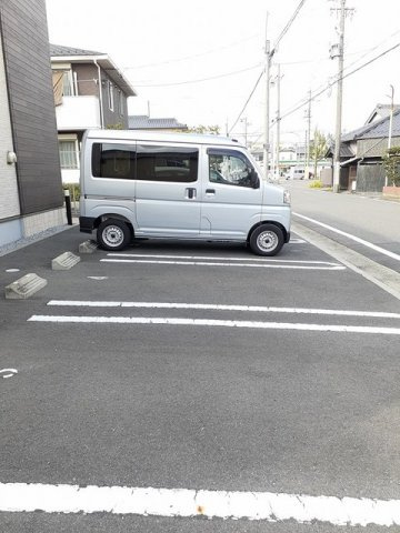アビタシオン柳戸東の駐車場