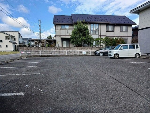 ラ．クレール　メゾン白崎の駐車場