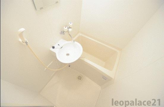 レオパレスエクレール松山の浴室|備品や設備仕様は号室等により異なります現地をご確認下さい。